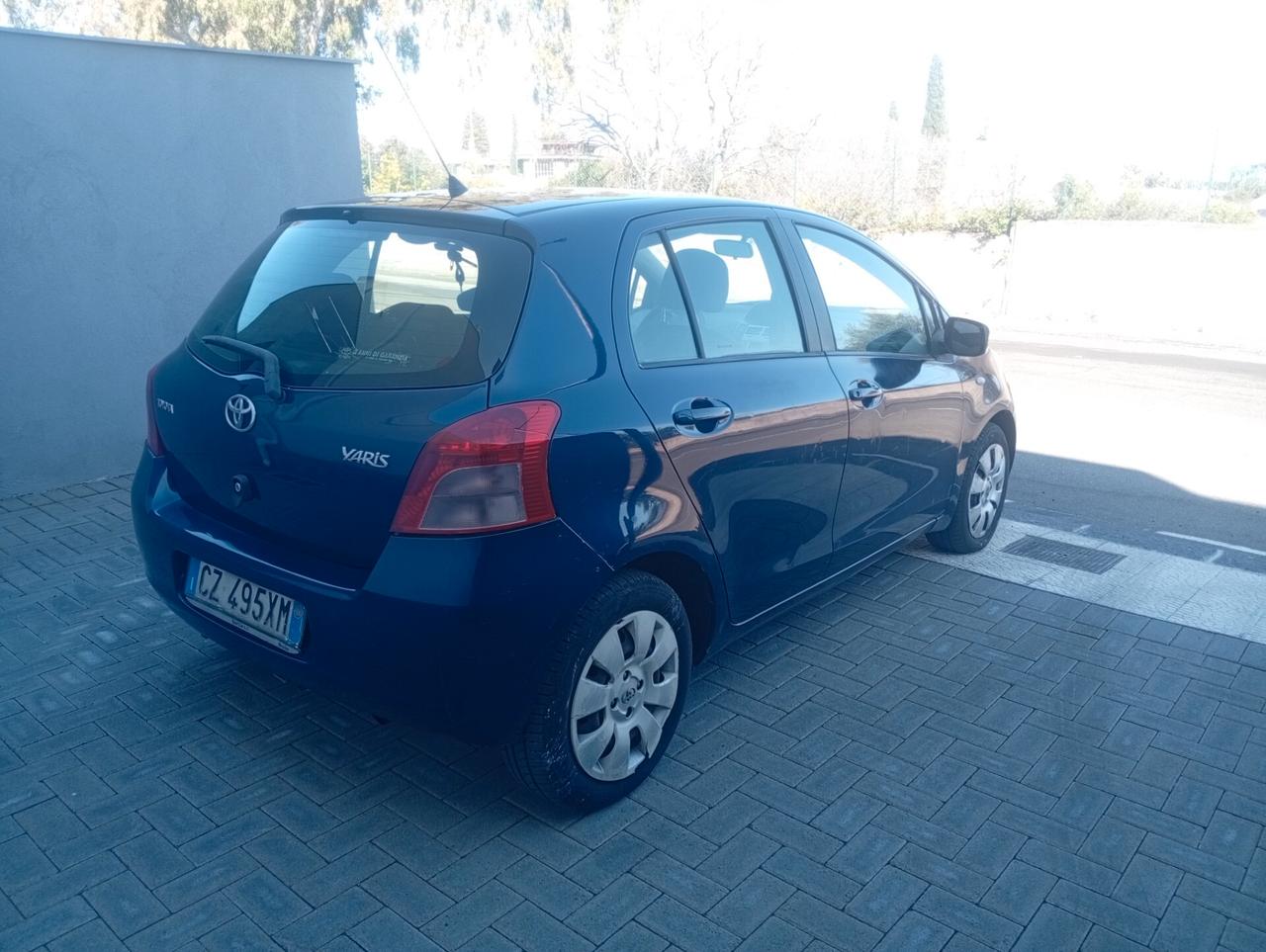 Toyota Yaris 1.0 5 porte Sol