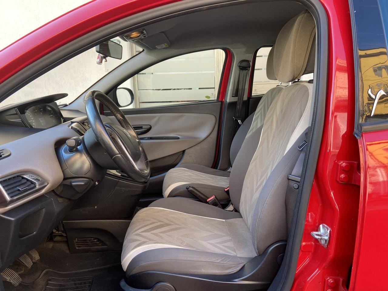 Lancia Ypsilon 1.3 MJT 16V 95 CV 5 porte S&S Silver