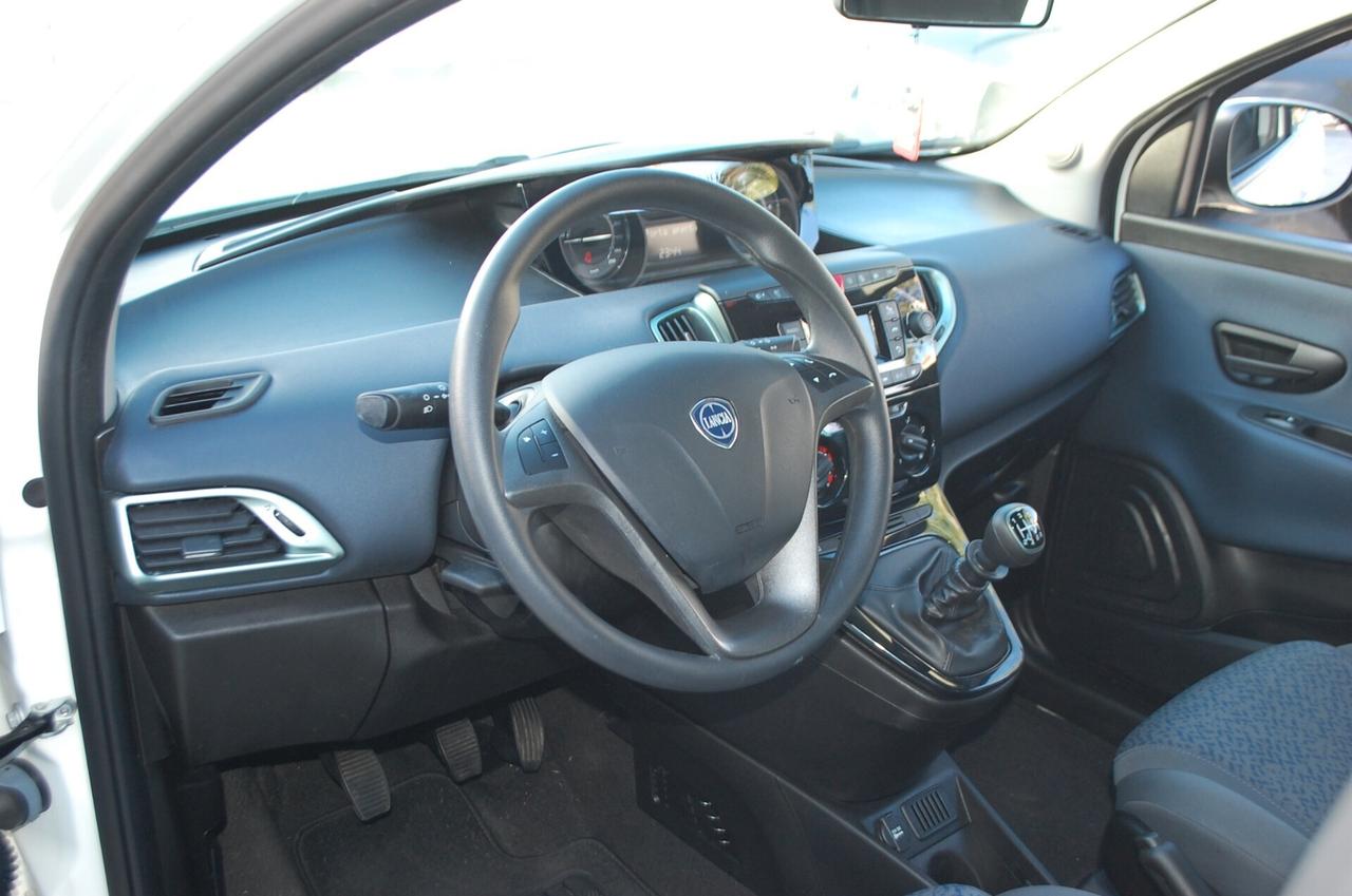 Lancia Ypsilon 1.0 firefly 70CV hybrid Oro S&S Uff Italy USB