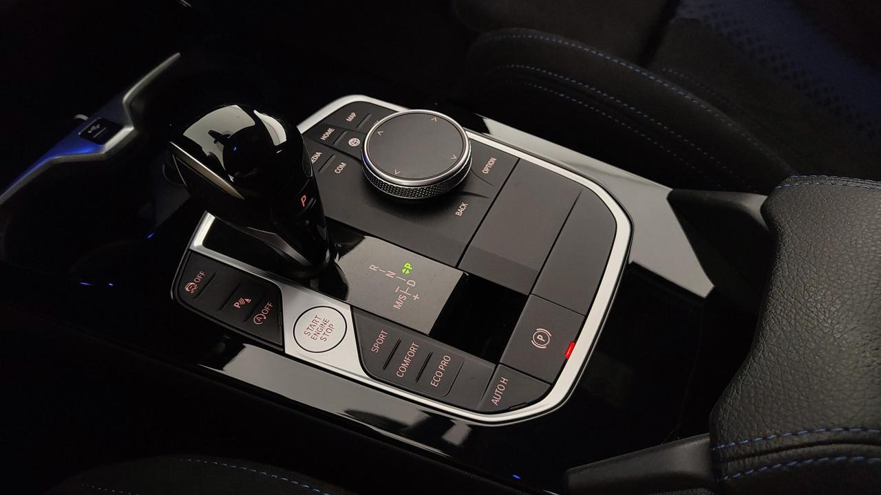 BMW Serie 1 F40 - 118d Msport auto