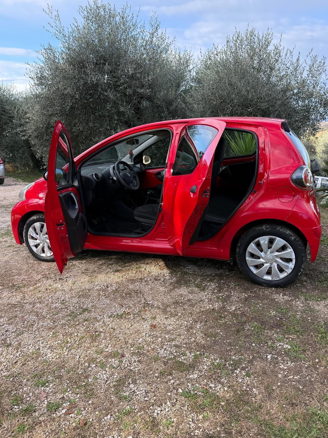 Toyota Aygo 1.0 12V VVT-i 5 porte Orange Connect MMT