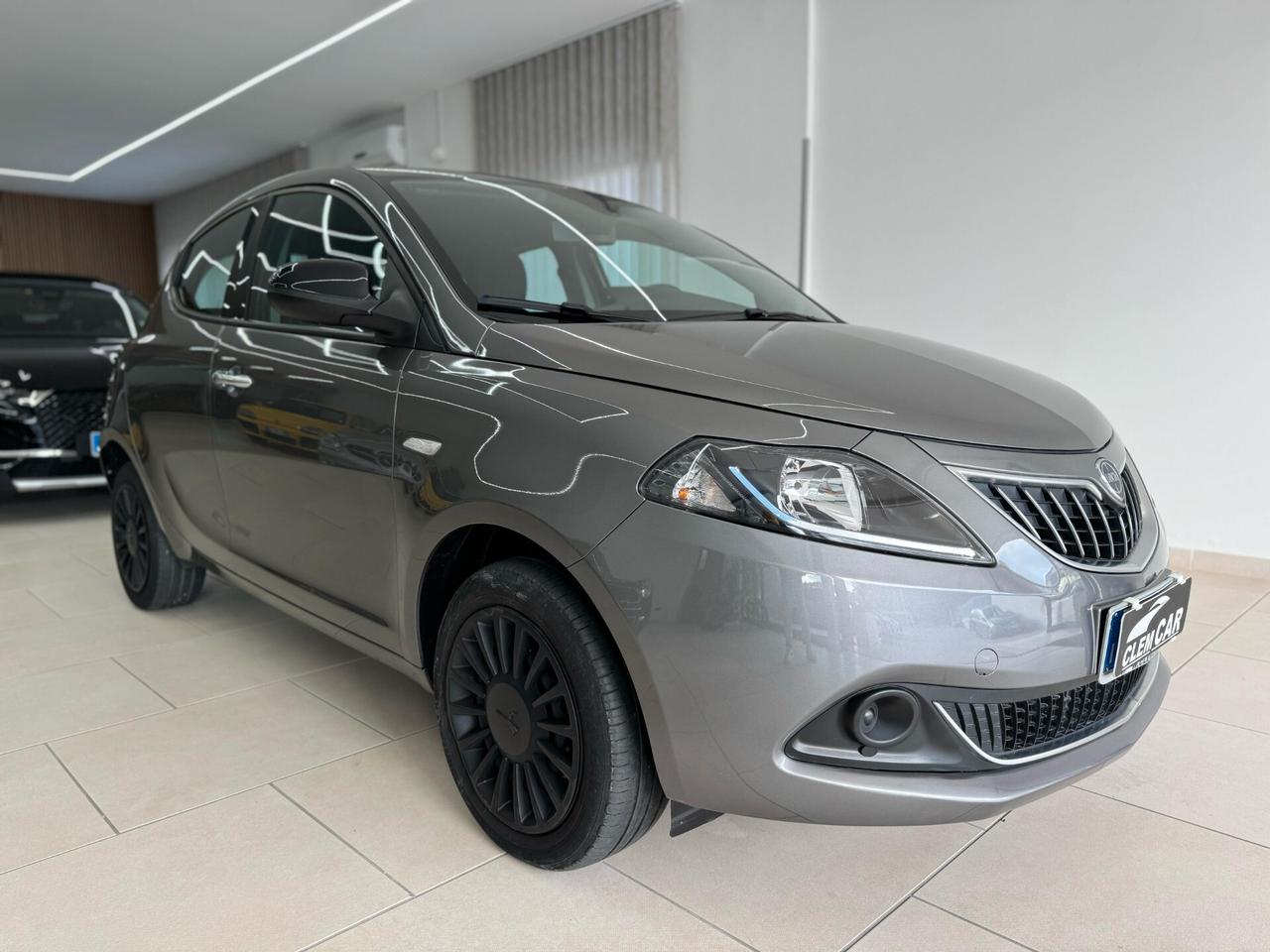 Lancia Ypsilon 1.0 FireFly 5 porte S&S Hybrid Silver