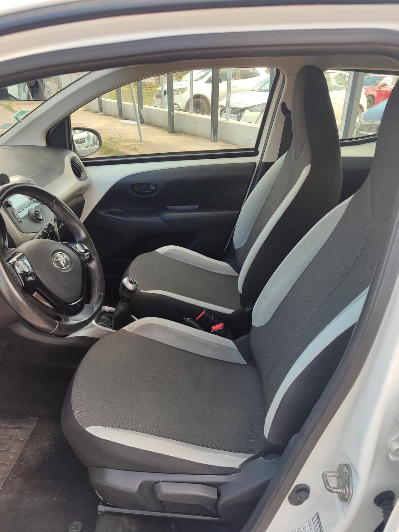 Toyota Aygo 1.0 VVT-i 69 CV 5 porte x-cool