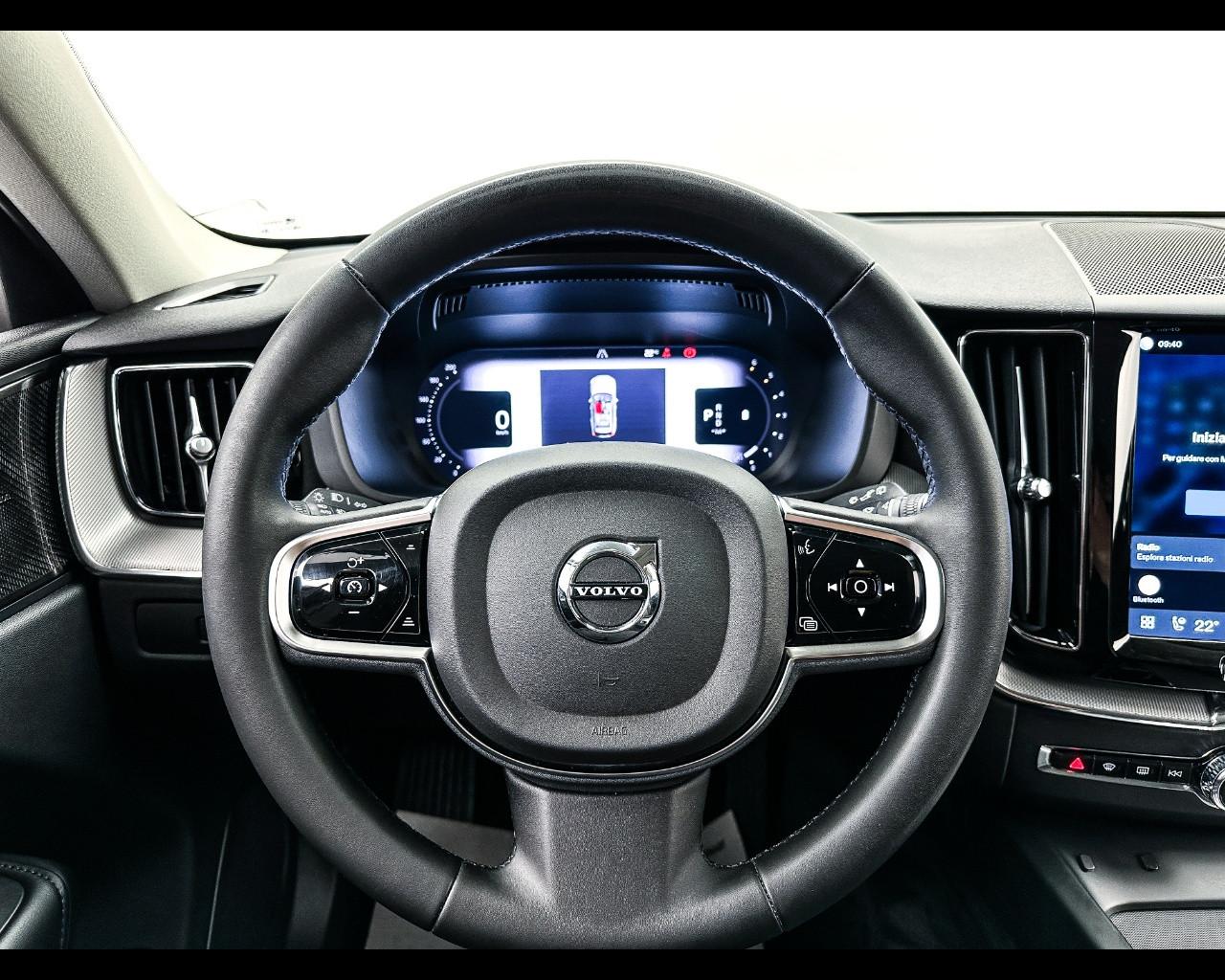 VOLVO XC60 (2017-->) - XC60 B4 (d) AWD automatico Plus Dark