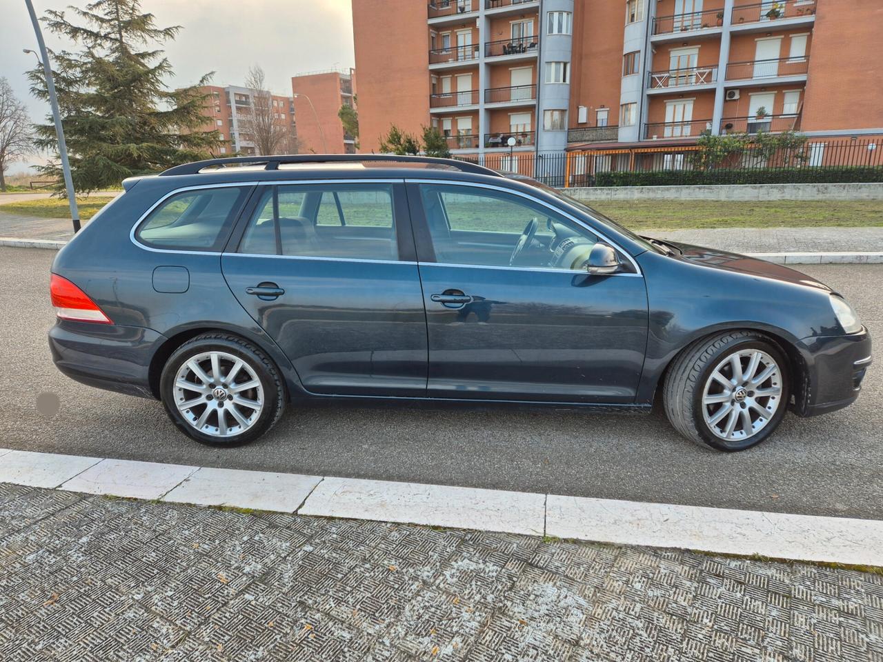 Volkswagen Golf Var. 2.0 TDI DPF Sportline 08