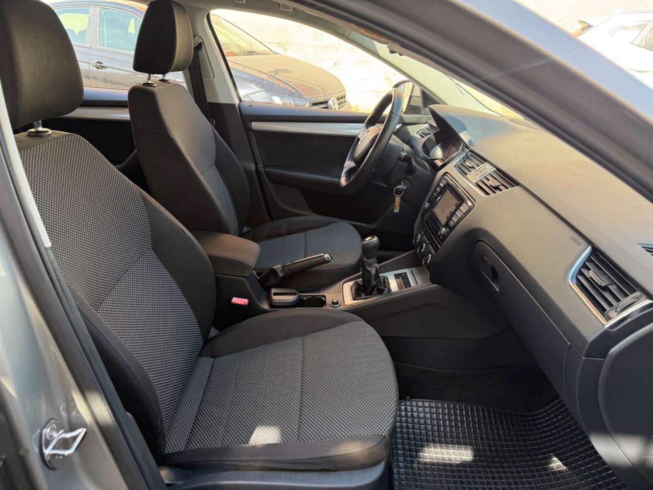 Skoda Octavia Station Wagon 1.6diesel - 2014