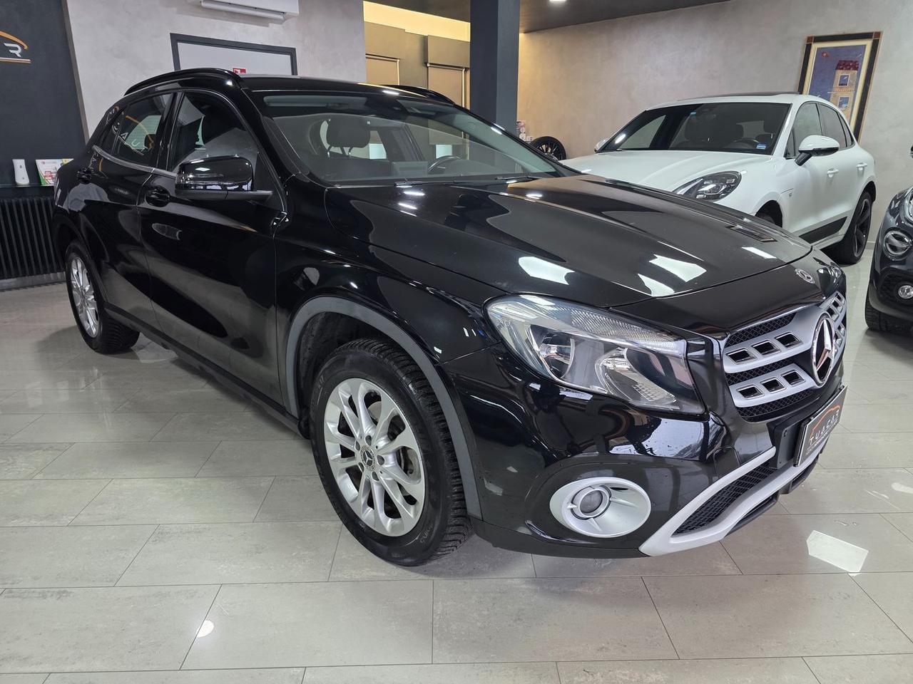 Mercedes-Benz GLA 200 Premium GLA 200 D #8484