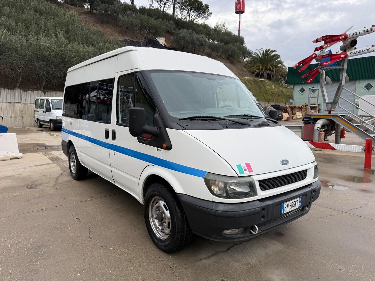 Ford Transit 2.4 diesel 9 posti