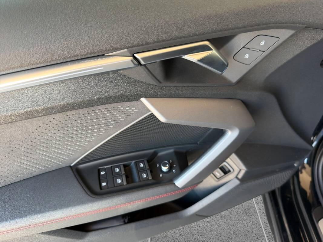 Audi A3 2.0 tdi Identity Contrast S line 150cv s-tronic