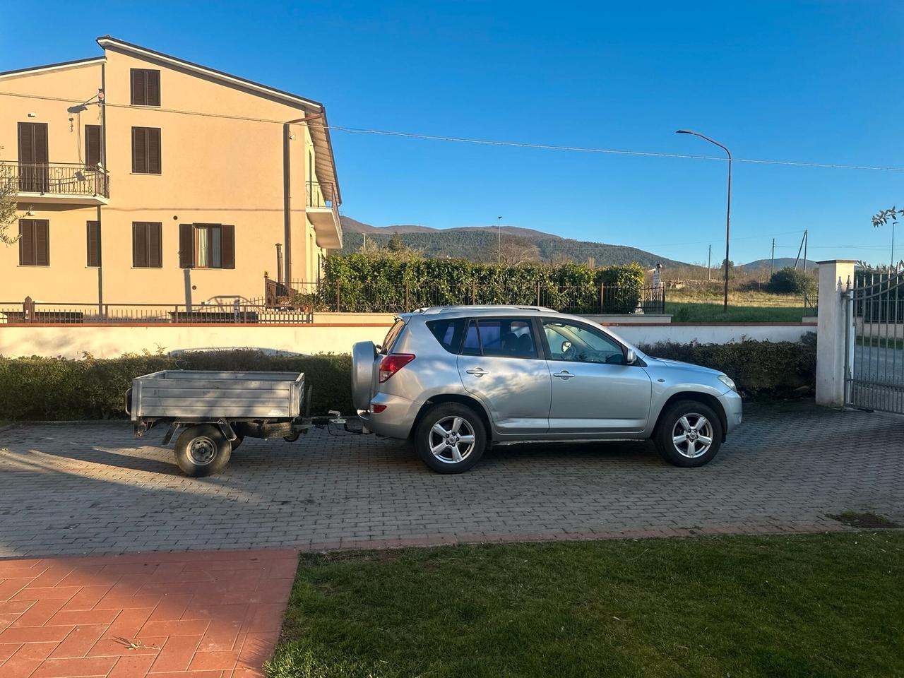 Toyota RAV4 2.2 D-4D 136 CV Luxury CARRELLO E GANCIO