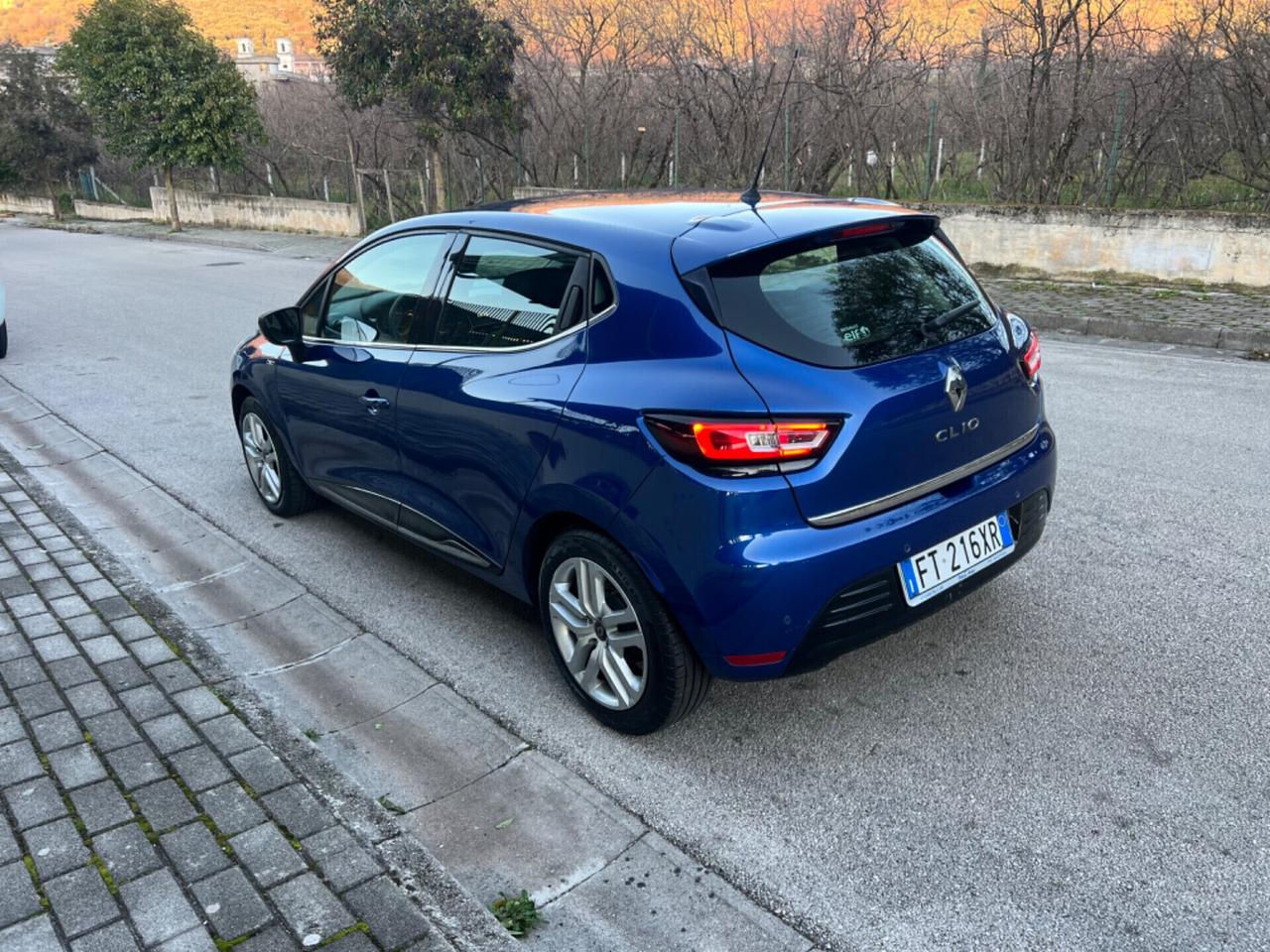 Renault Clio TCe 12V 90 CV Moschino Intens 2019 52mila km