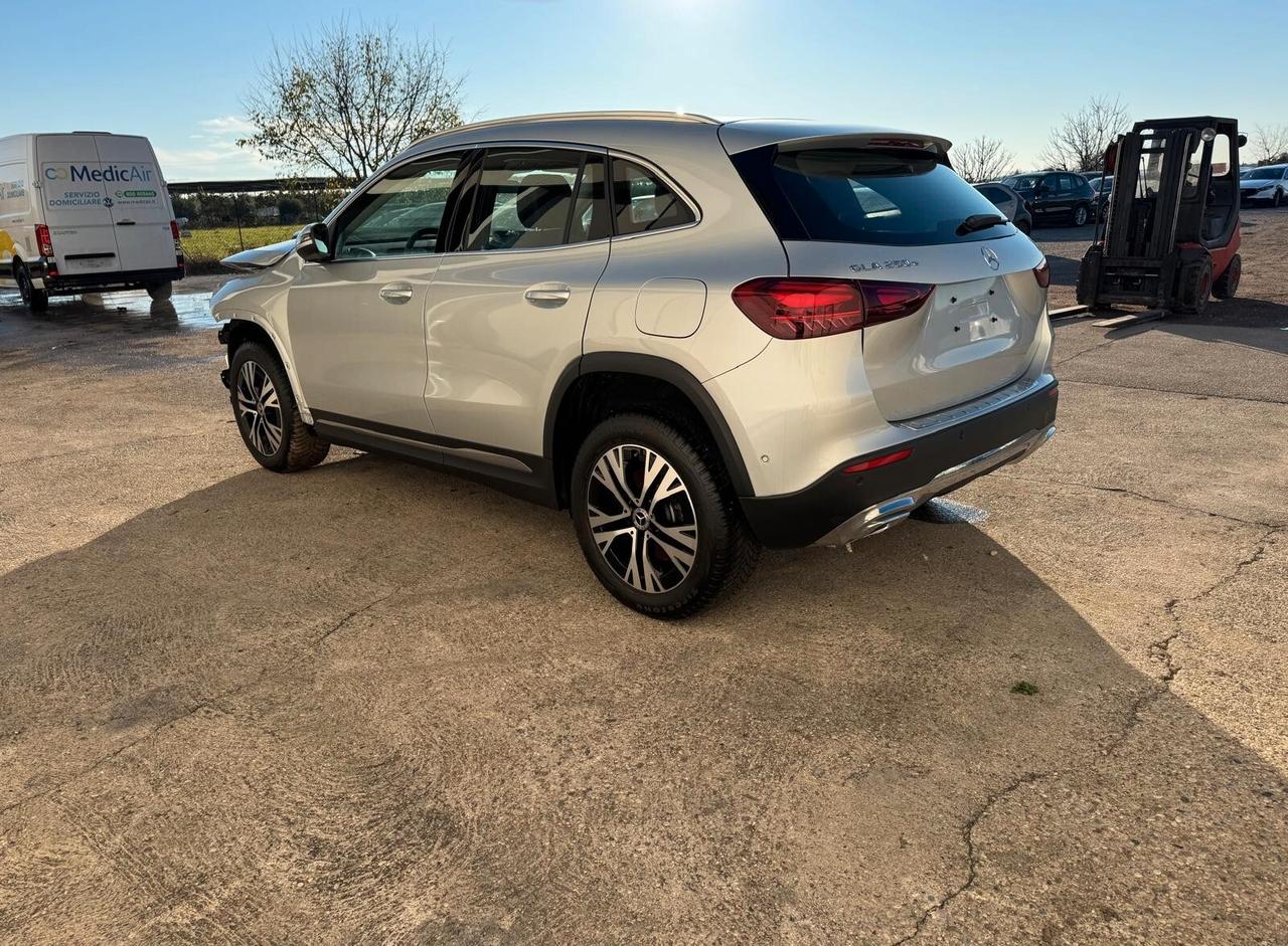 Mercedes-Benz GLA 250 e phev auto INCIDENTATA