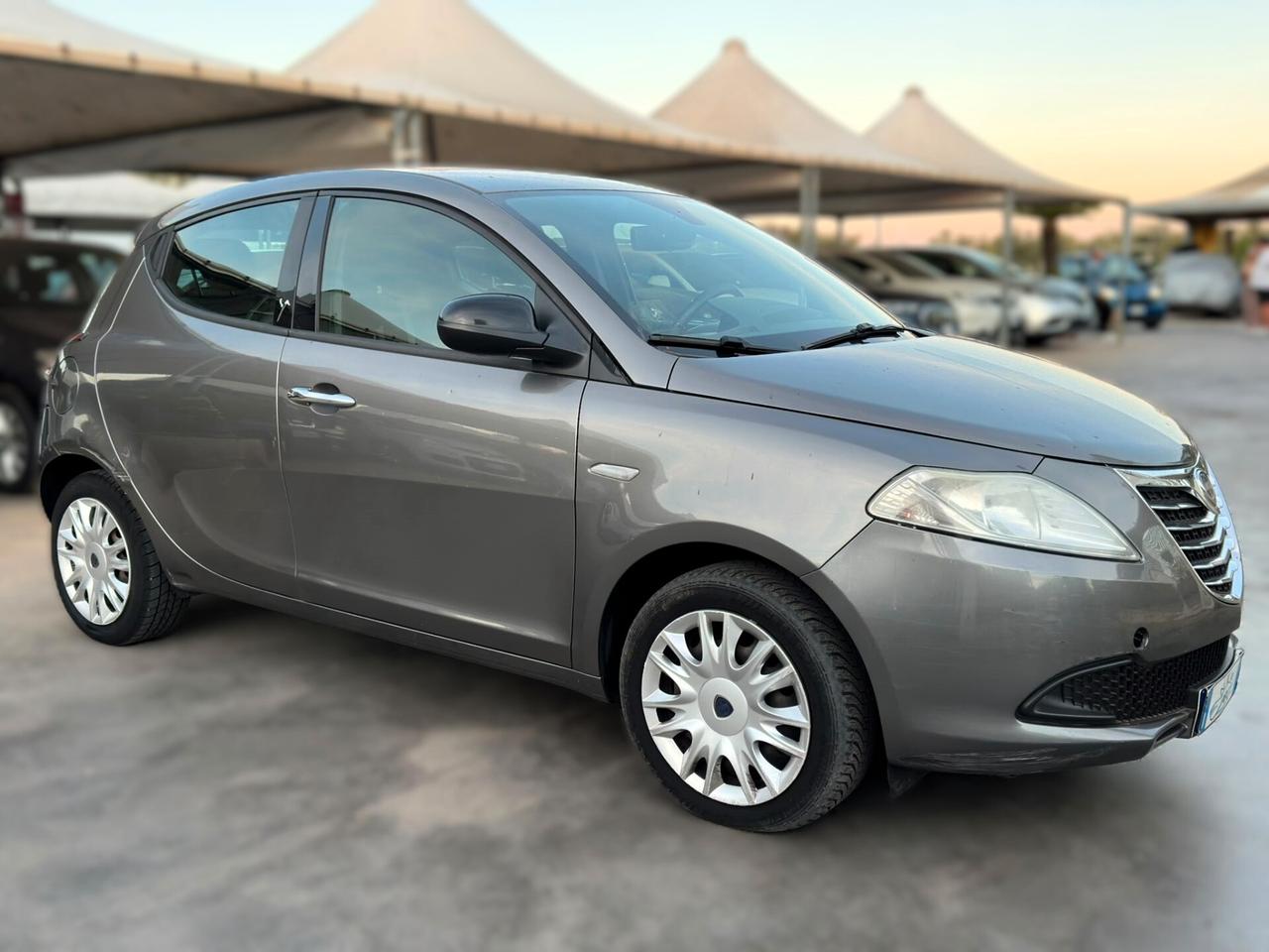 Lancia Ypsilon 1.2 69 CV Unyca