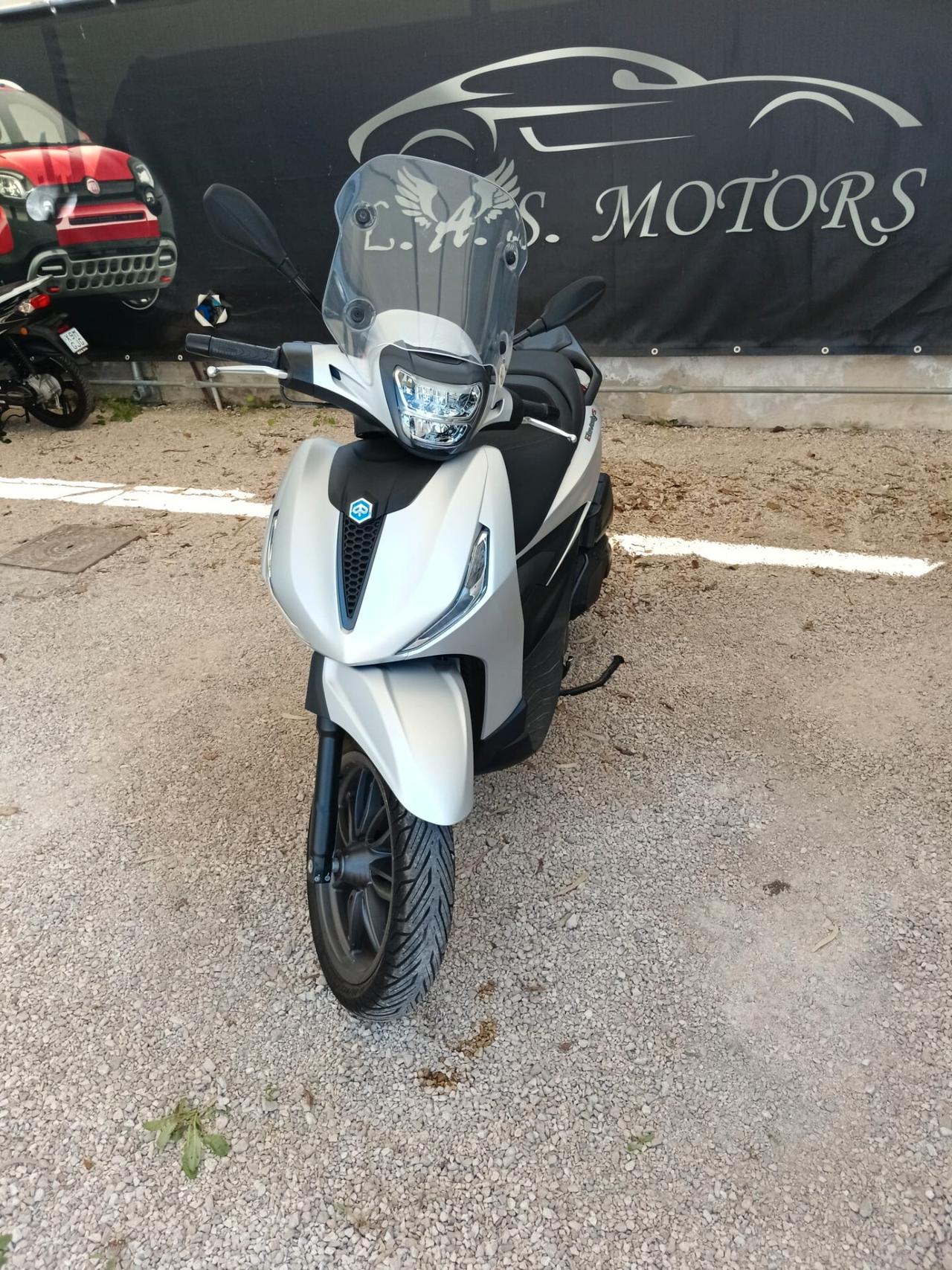 Piaggio Beverly 400 GRIGIO E NERO
