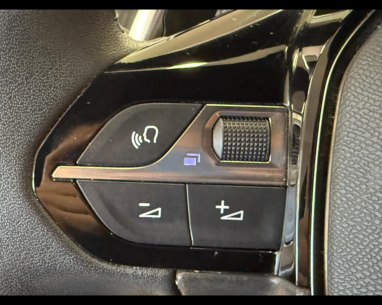 PEUGEOT 2008 2ª serie - 2008 BlueHDi 130 S&S EAT8 Allure