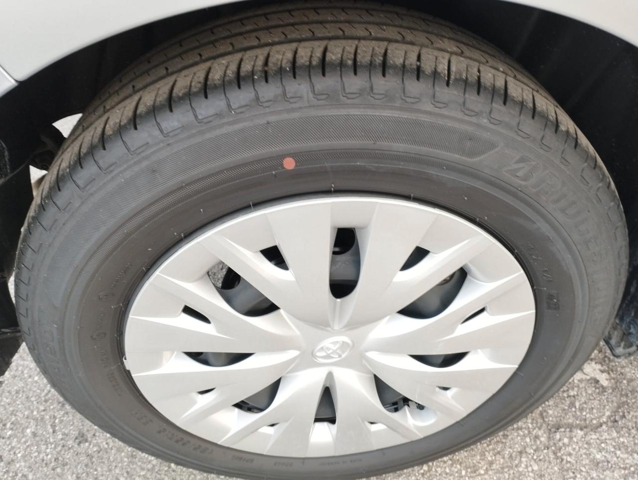 Toyota Yaris 1.0 Business ideale per neopatentati