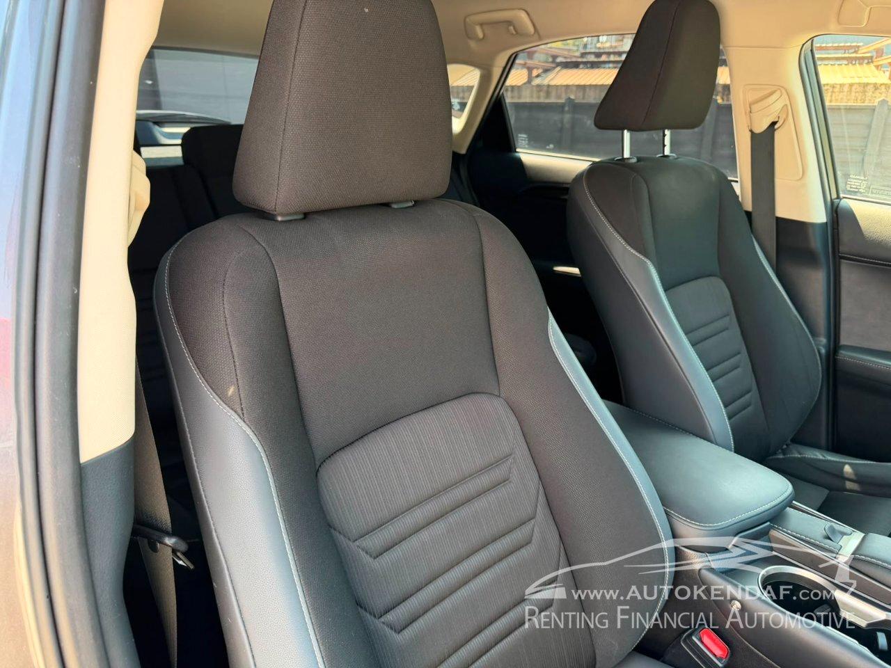 Lexus NX 300h 2.5 Executive 4wd cvt