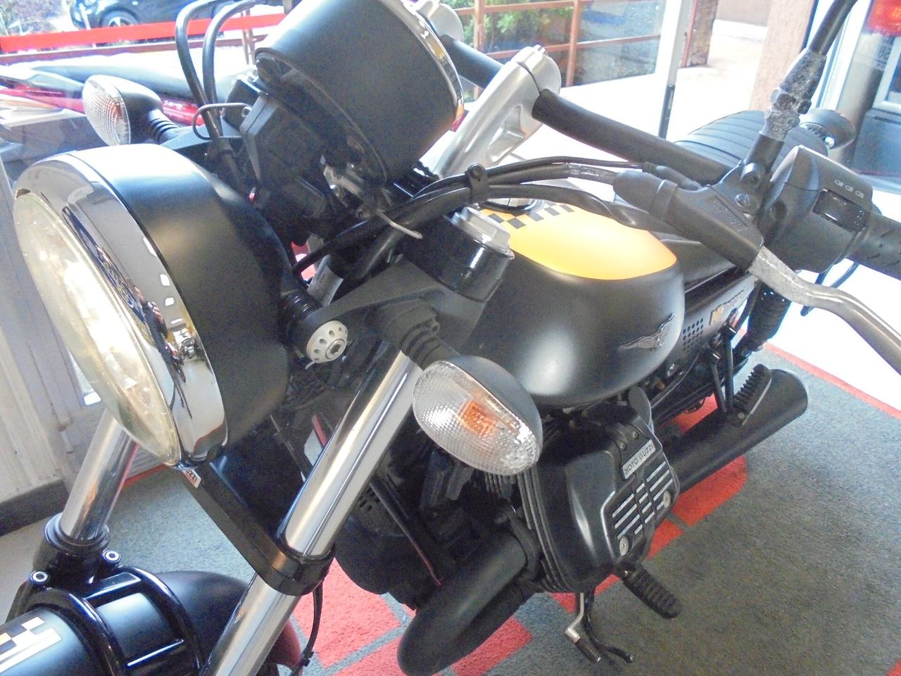 Moto Guzzi V9 ABS + TCS