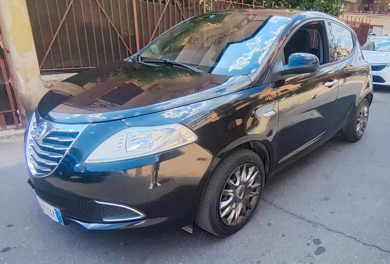 Lancia Ypsilon 1.2 69 CV Unyca