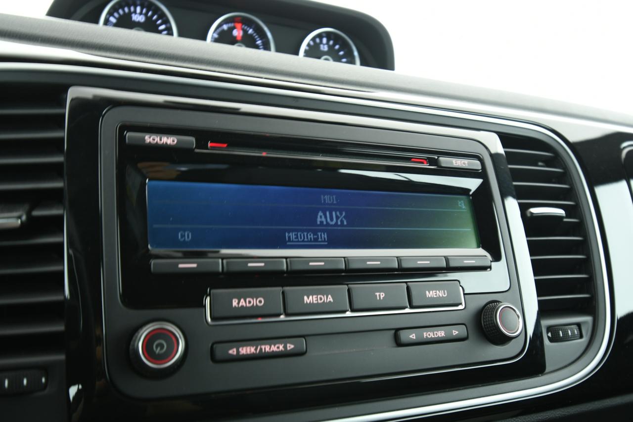 VOLKSWAGEN Maggiolino Cabrio 2.0 tdi bm Design 110cv NEOPATENTATI+C17"