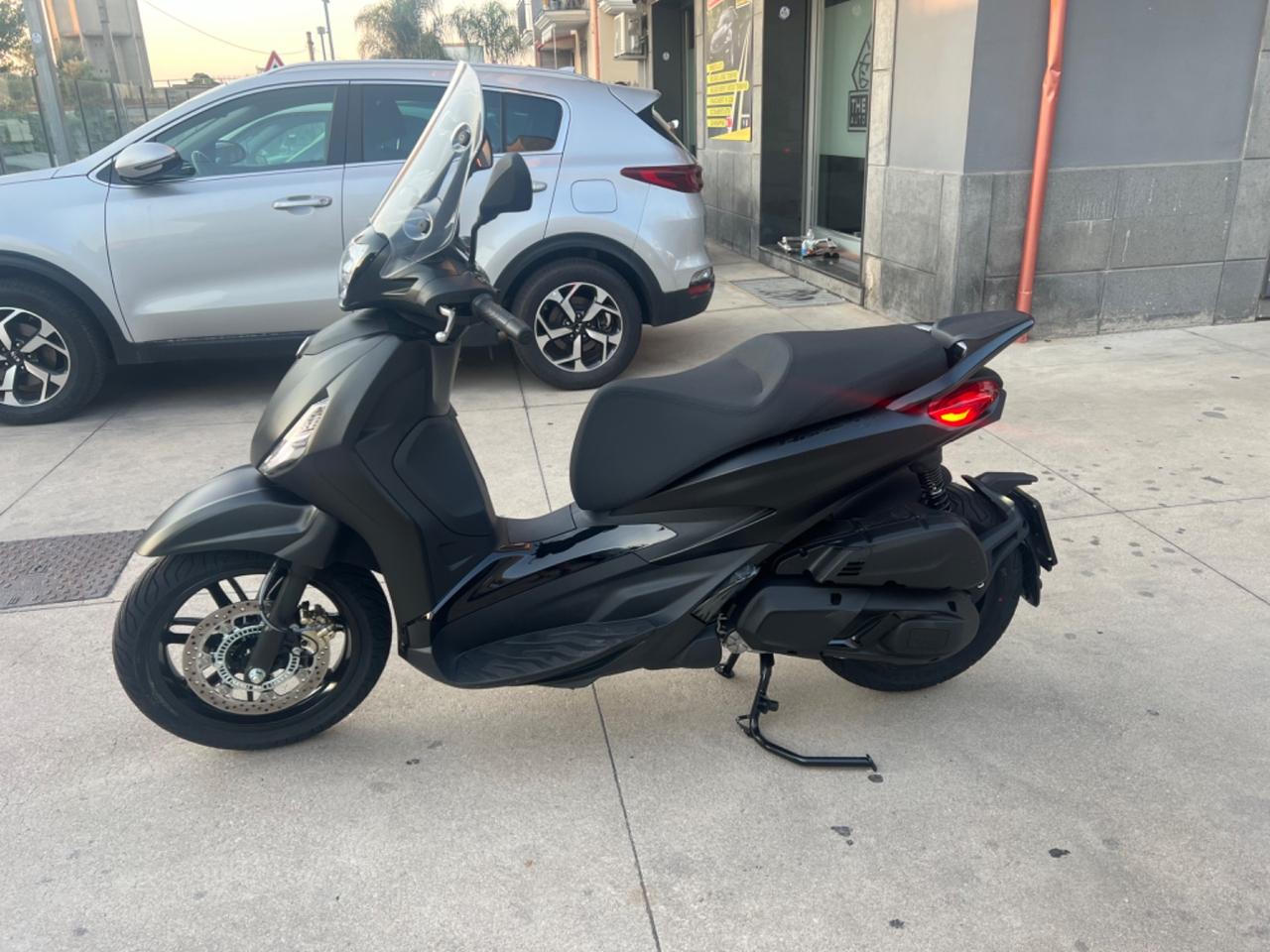 Piaggio Beverly 400 DEEP BLACK