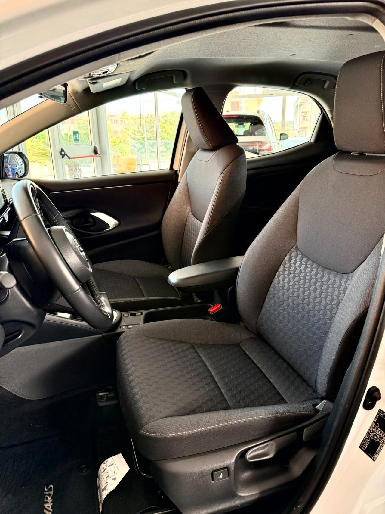 Toyota Yaris 1.5 Hybrid 5 porte Business