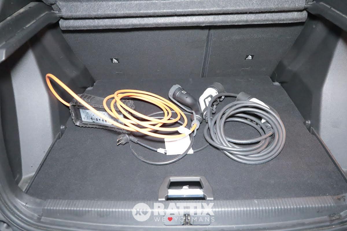 Peugeot e-2008 motore elettrico 100kW GT