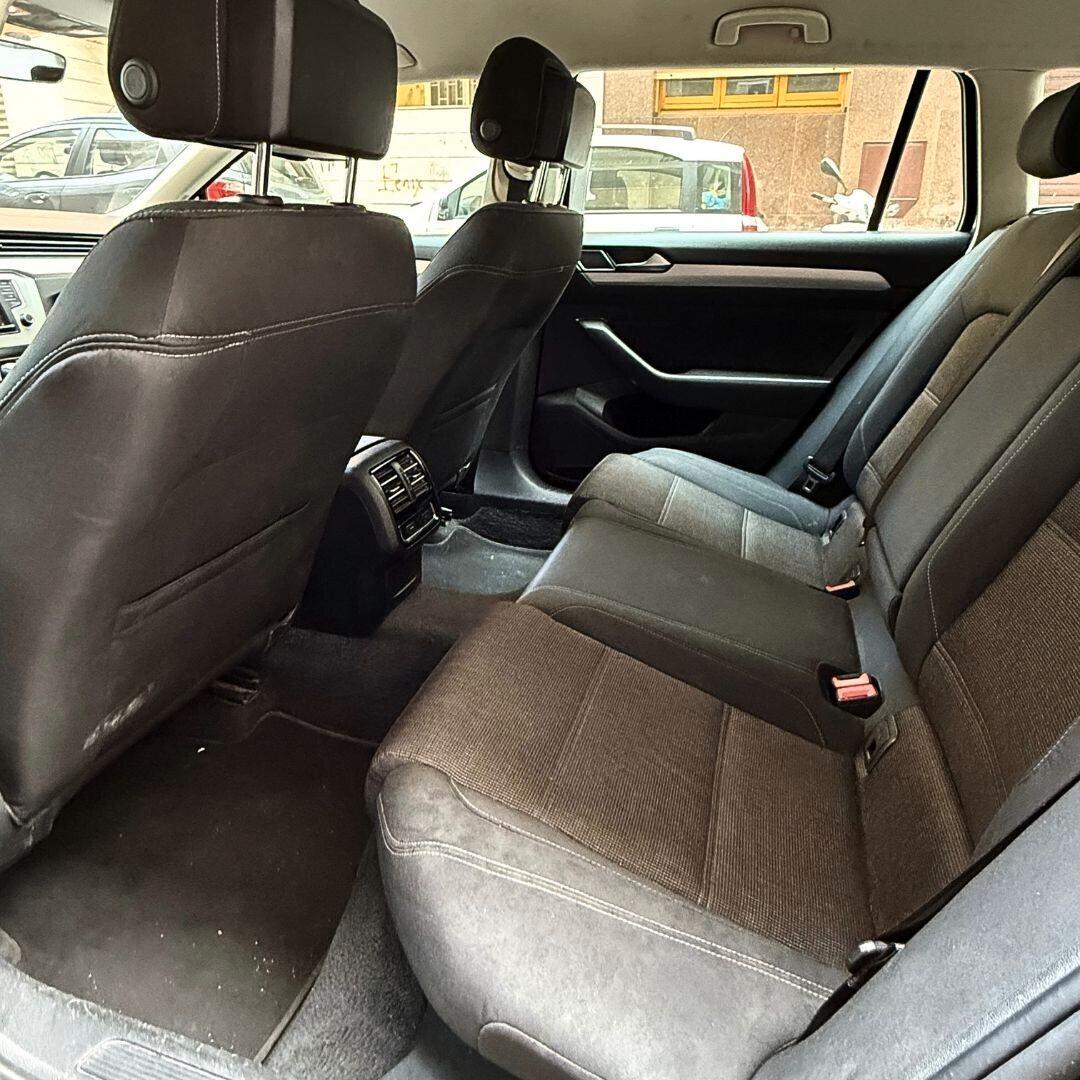 Volkswagen Passat Variant 1.6 TDI SCR DSG Business BMT