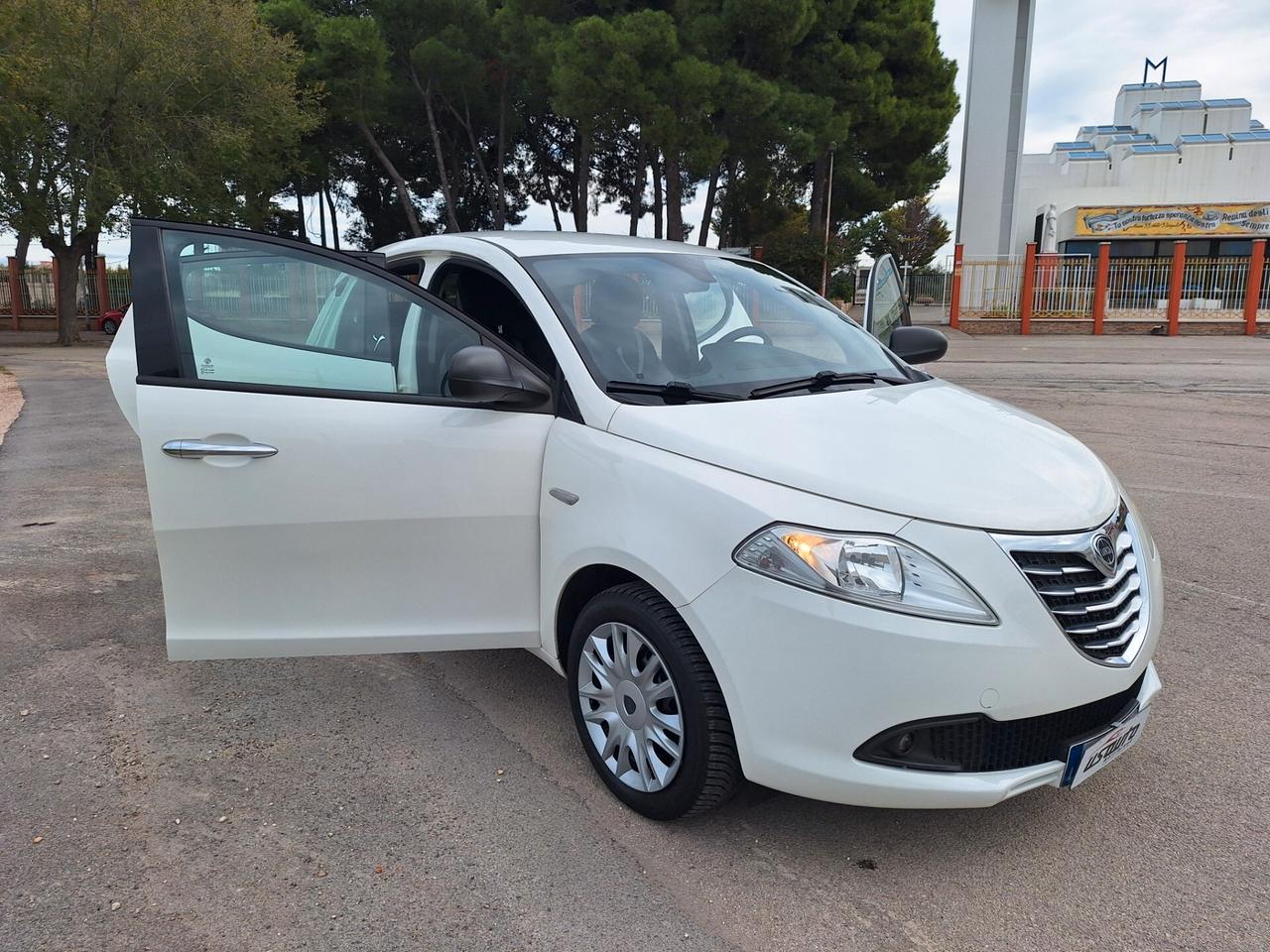 Lancia Ypsilon 1.2 69 CV 5 porte Silver PERFETTA