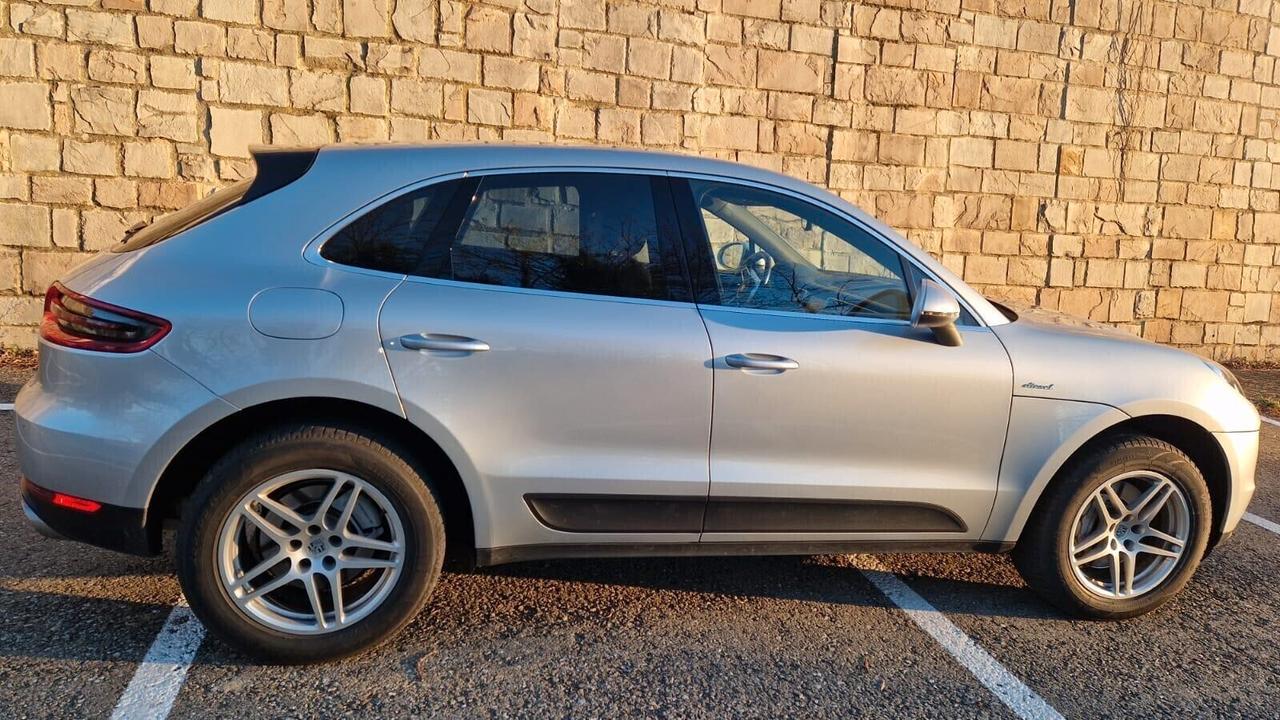 Porsche Macan S-TDI 4X4 EURO 6 2015 185000 KM COMPLETAMENTE TAGLIANDATA IN OTTIME CONDIZIONI