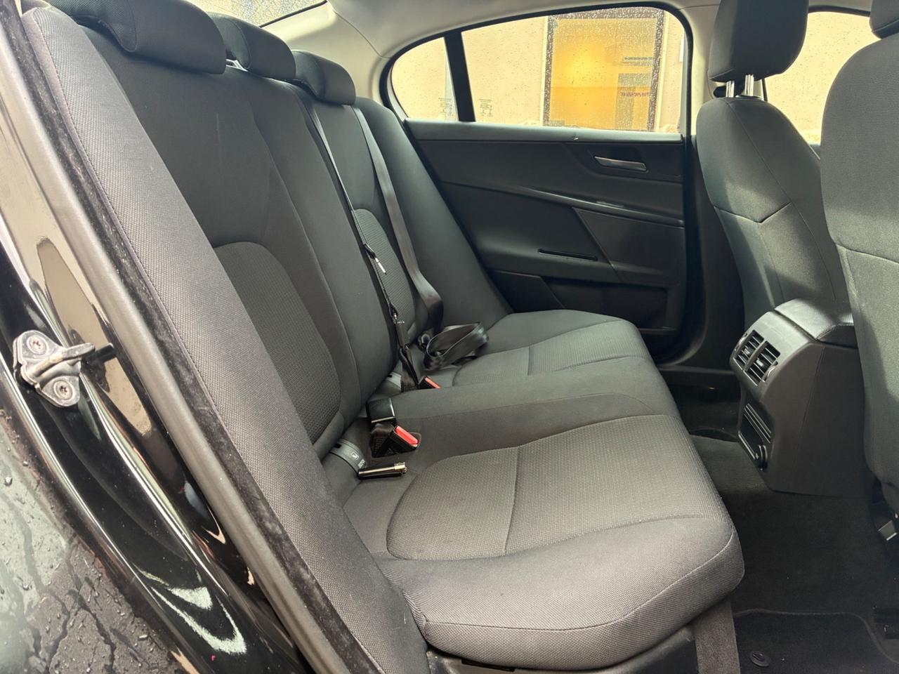 Jaguar XE 2.0 D Turbo Prestige