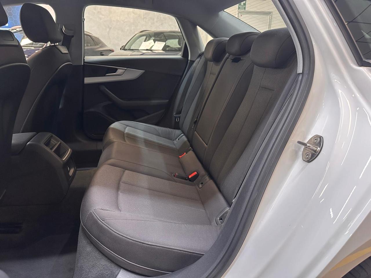 Audi A4 40 2.0 tfsi mhev Business 204cv s-tronic