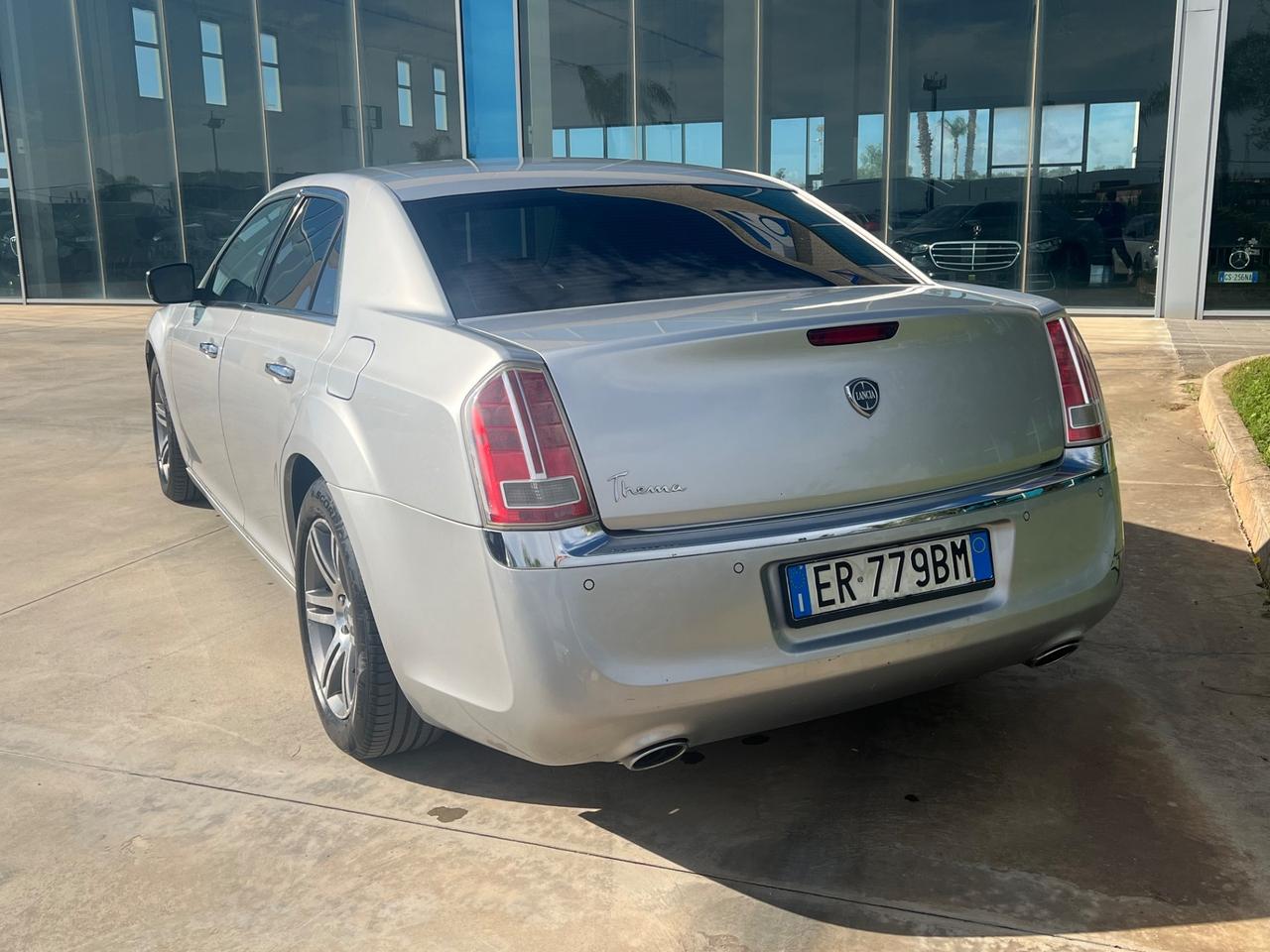 Lancia Thema 3.0 v6 Offerta riservata ad operatori del settore