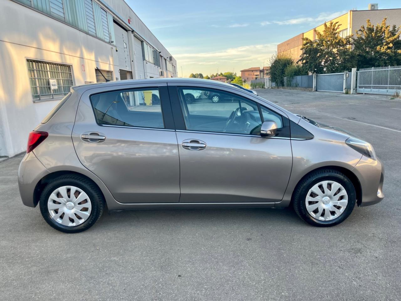 Toyota Yaris 1.0benz 2015 118.000km euro6 per neopatentati