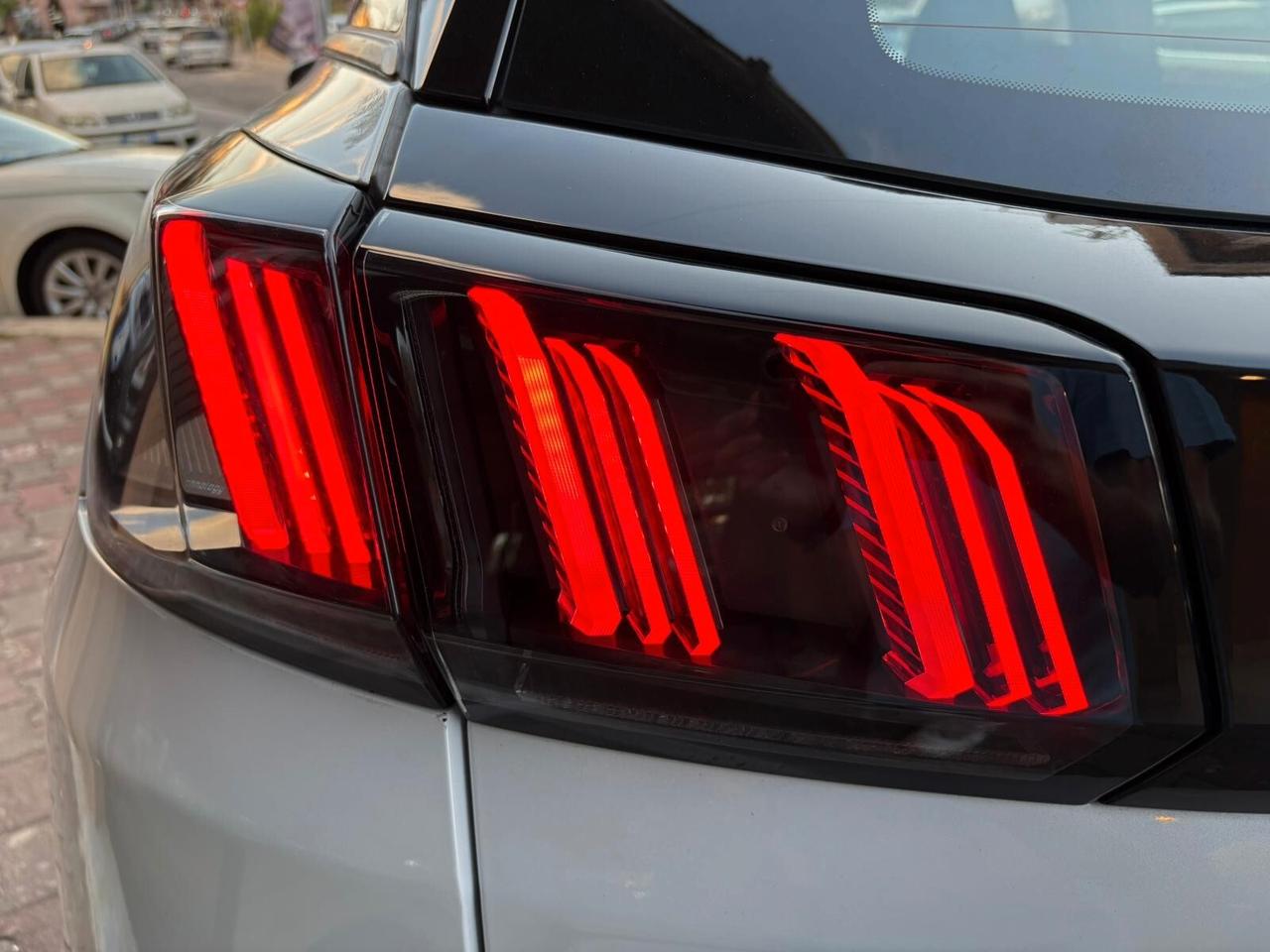 Peugeot 3008 BlueHDi 130 S&S EAT8 Active Pack