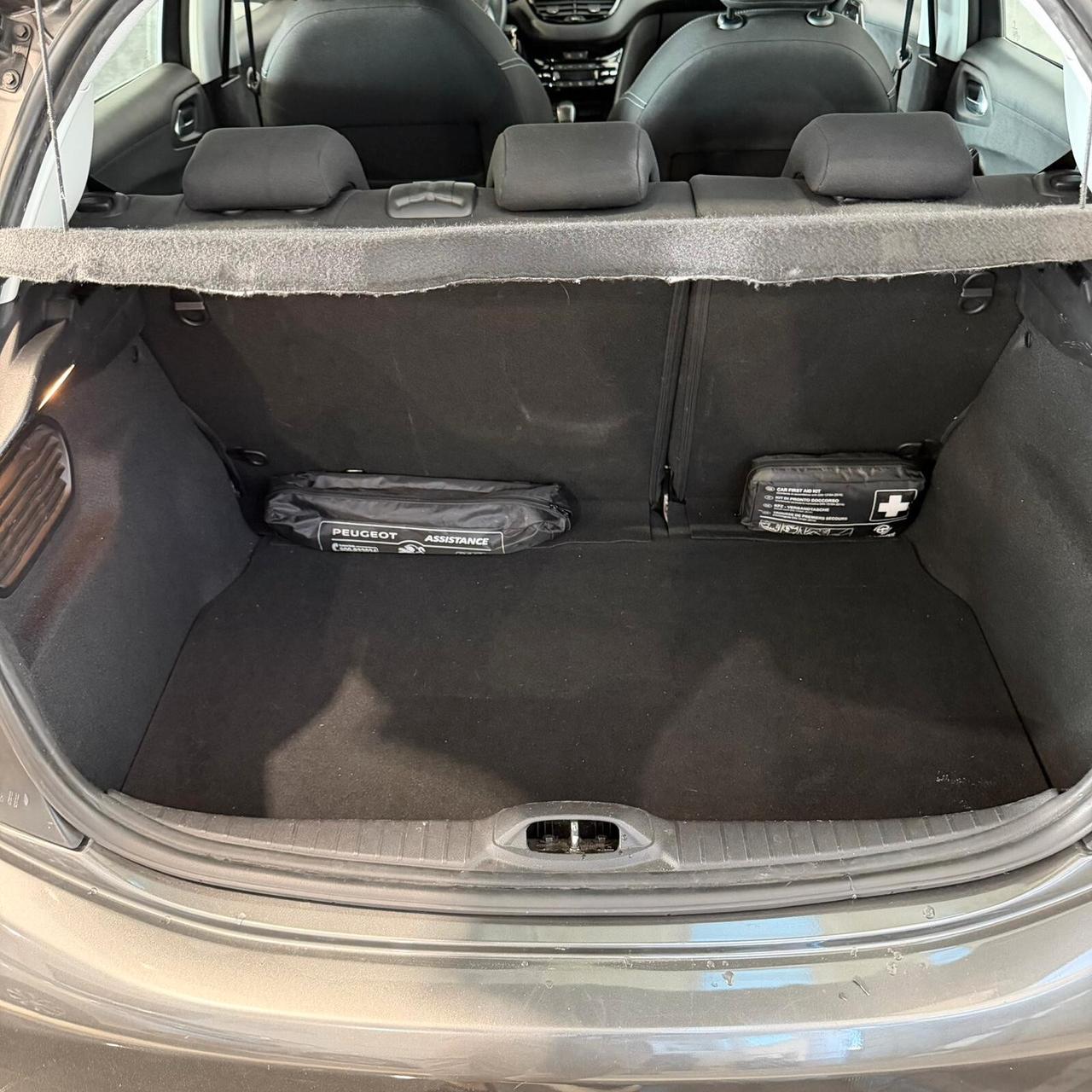 Peugeot 208 1.2 benzina NEOPATENTATI CERCHI IN LEGA+FULL