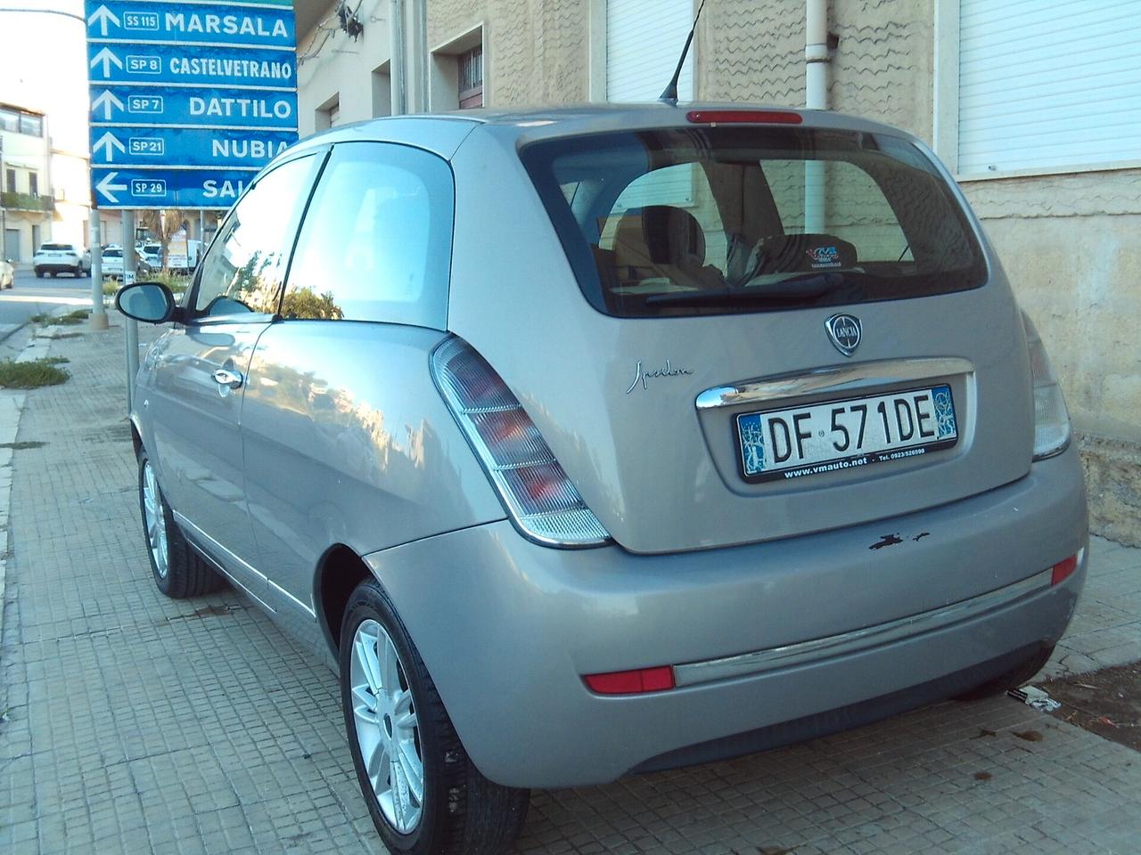 Lancia Ypsilon 1.3 MJT 75 CV Platino