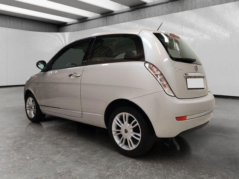 Lancia Ypsilon 1.2 8v Unyca