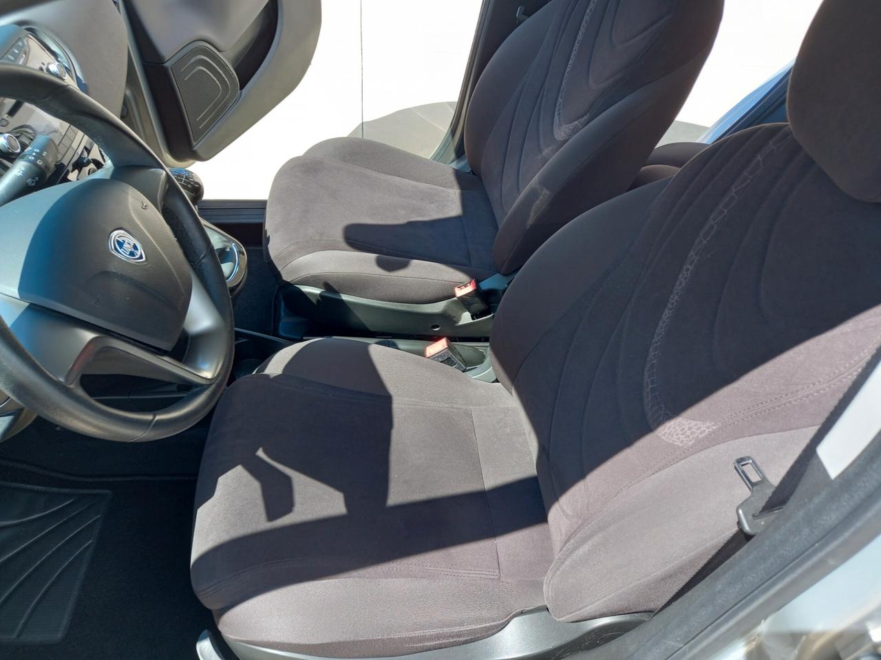 Lancia Ypsilon 1.2 69 CV SOLO 30000 KM !!!