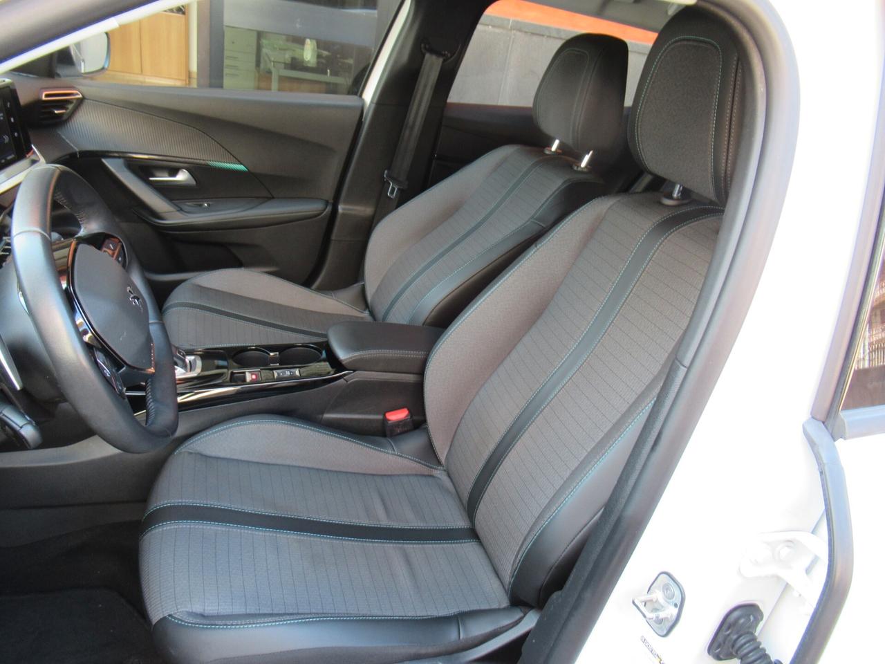 Peugeot 2008 BlueHDi 130 S&S EAT8 Allure Pack