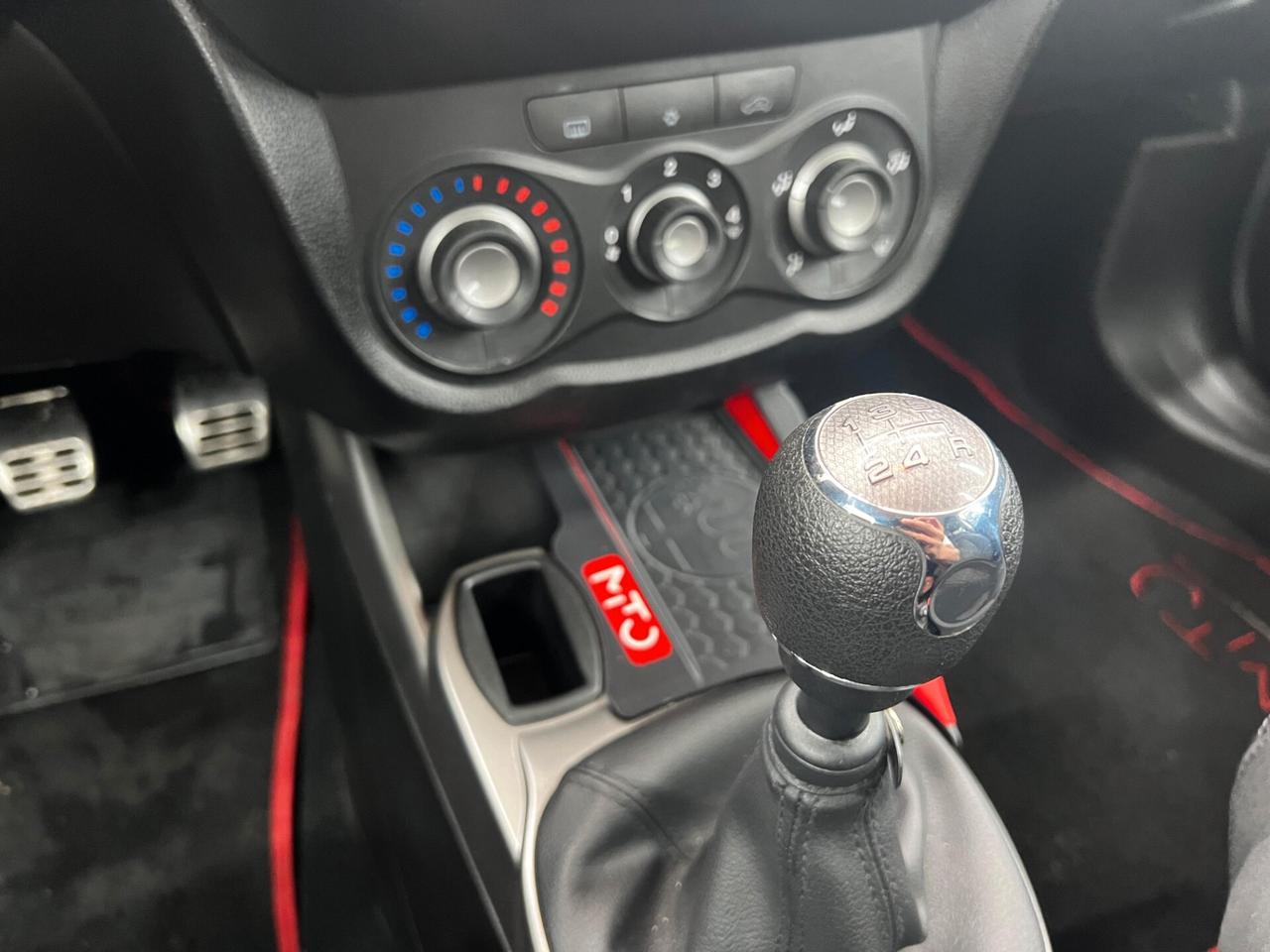 Alfa Romeo MiTo 2017 1.4 Distinctive 78cv E6