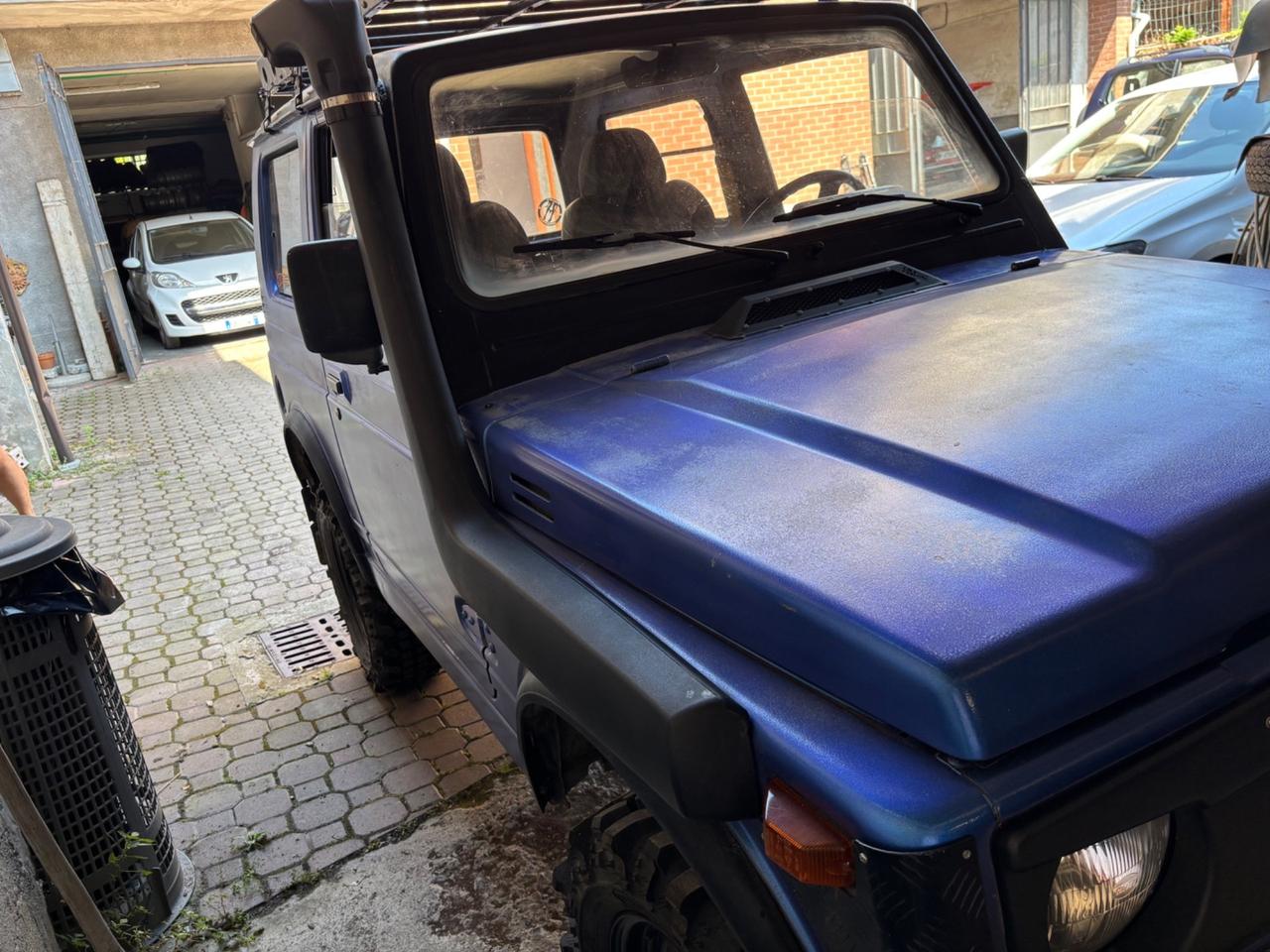 Suzuki SJ 413 SJ413 Berlina De Luxe