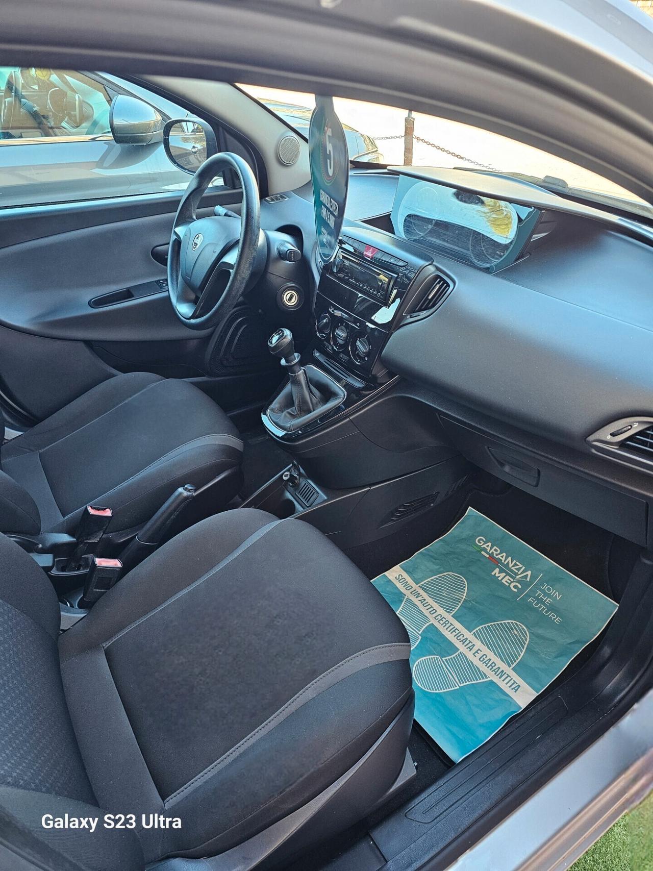 Lancia Ypsilon 1.2 69 CV 5 porte Silver