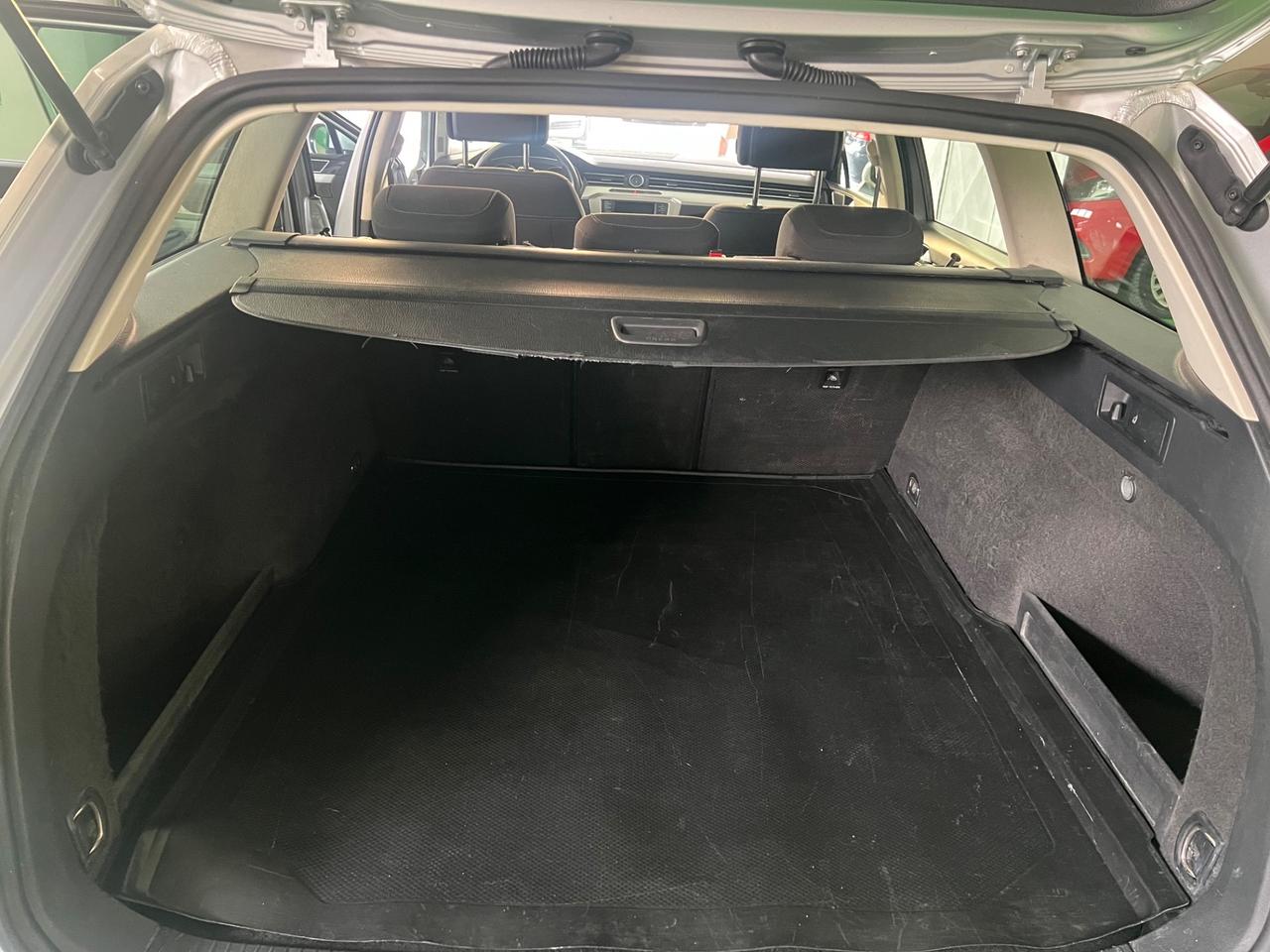 Volkswagen Passat Variant 1.6 TDI DSG Comfortline