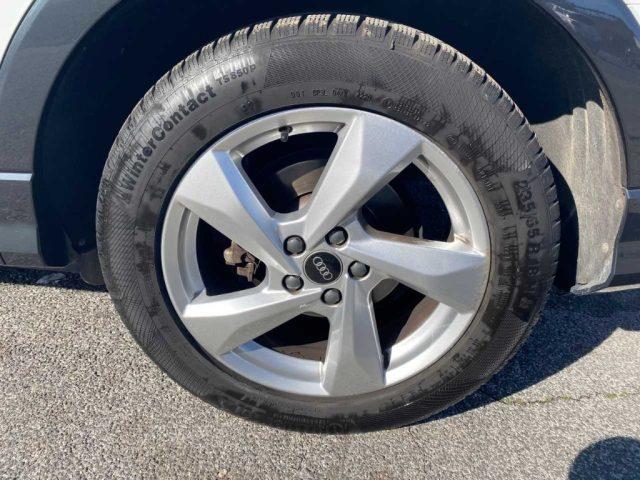 AUDI Q3 35 TDI Business Advanced