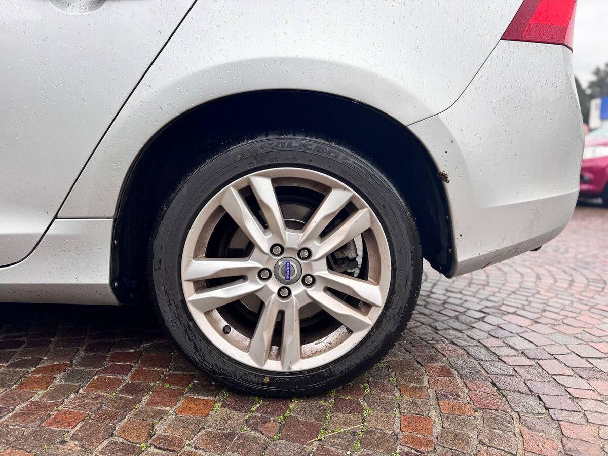 Volvo V60 I 2010 V60 2.0 D3 Summum