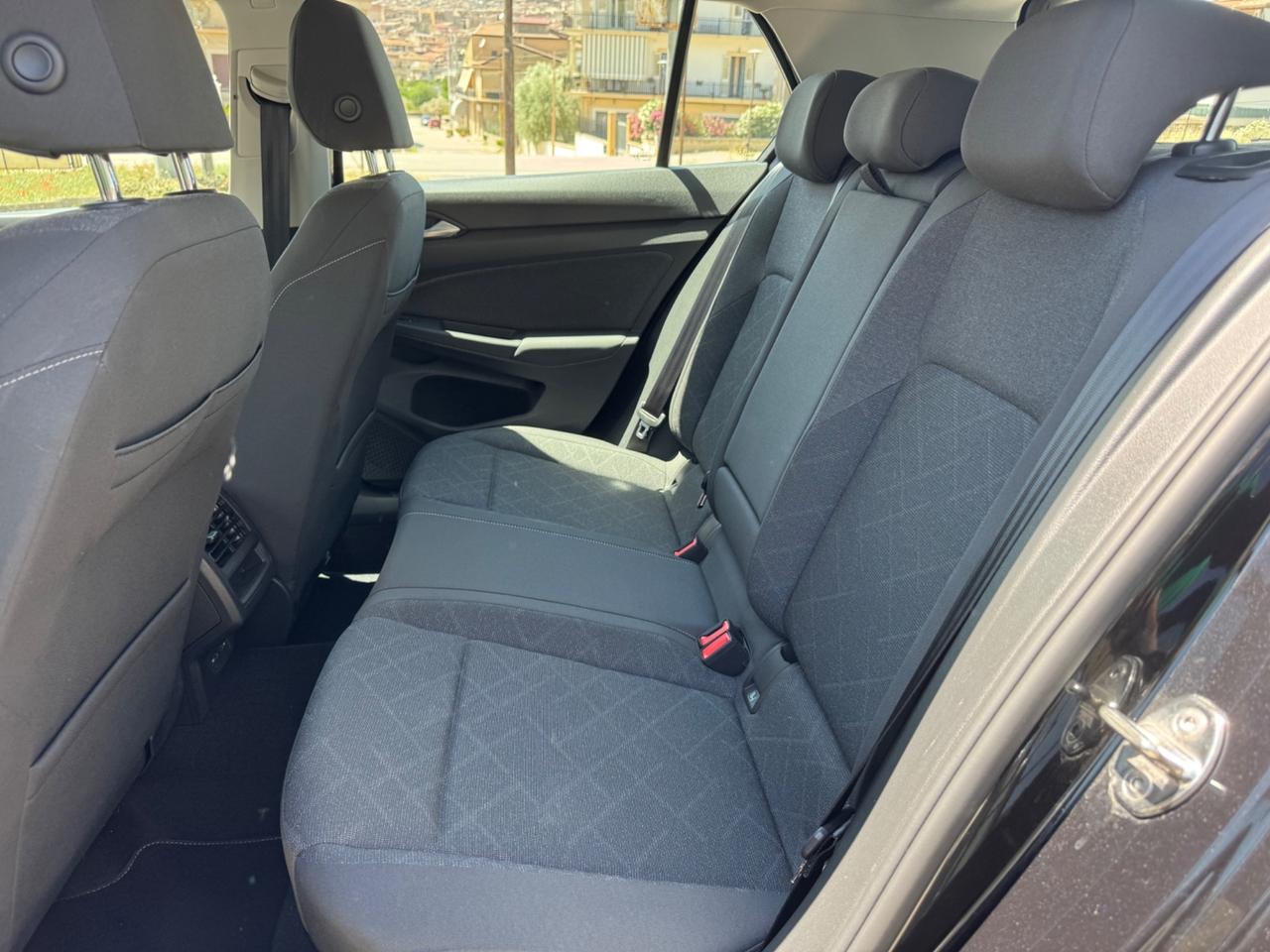 VOLKSWAGEN GOLF 8 2.0 TDI 115 CV DSG FULL NEO PATENTATI