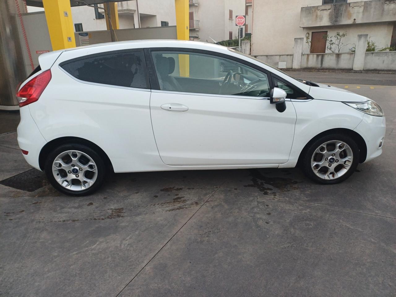 Ford Fiesta 1.4 TDCi 70CV 3 porte Titanium 2013