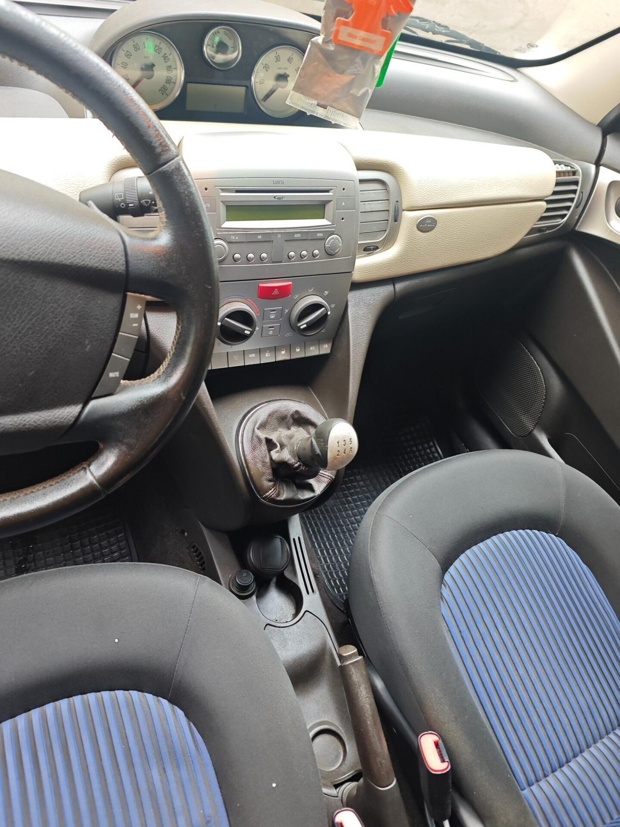 Lancia Ypsilon 1.3 MJT 90 CV Platino