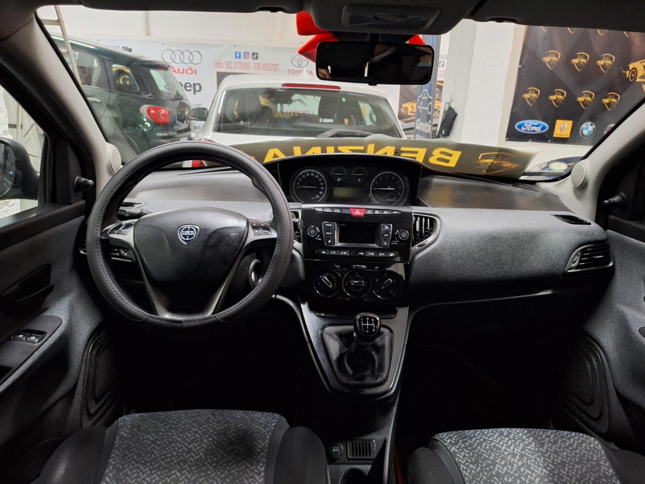 Lancia Ypsilon 1.2 69 CV 5 porte S&S Platinum